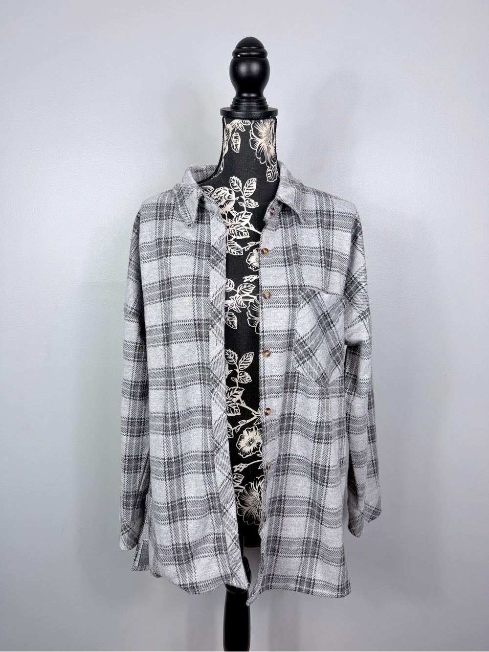 Ci Sono grey plaid long sleeve soft knit oversized button up top size large